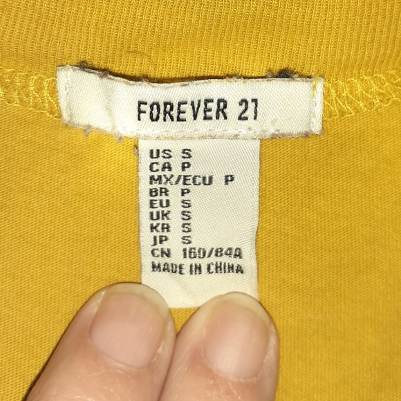 Forever 21 small crop T Shirt - Picture 4 of 4